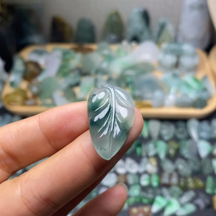 颈饰未镶嵌翡翠叶子