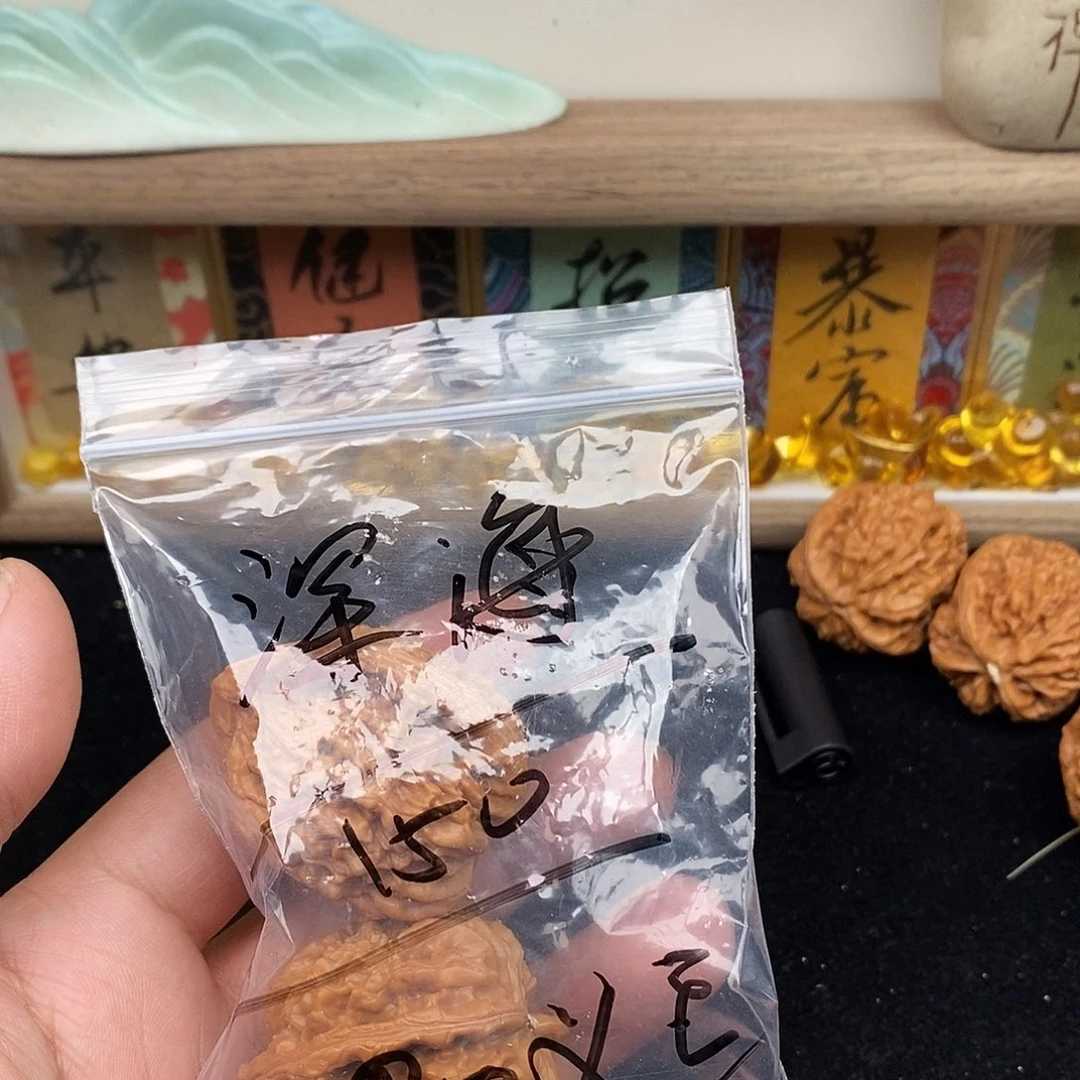 深***。文玩核桃把件蚂蚁王