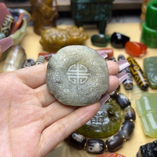 蛇纹石玉未镶嵌颈饰