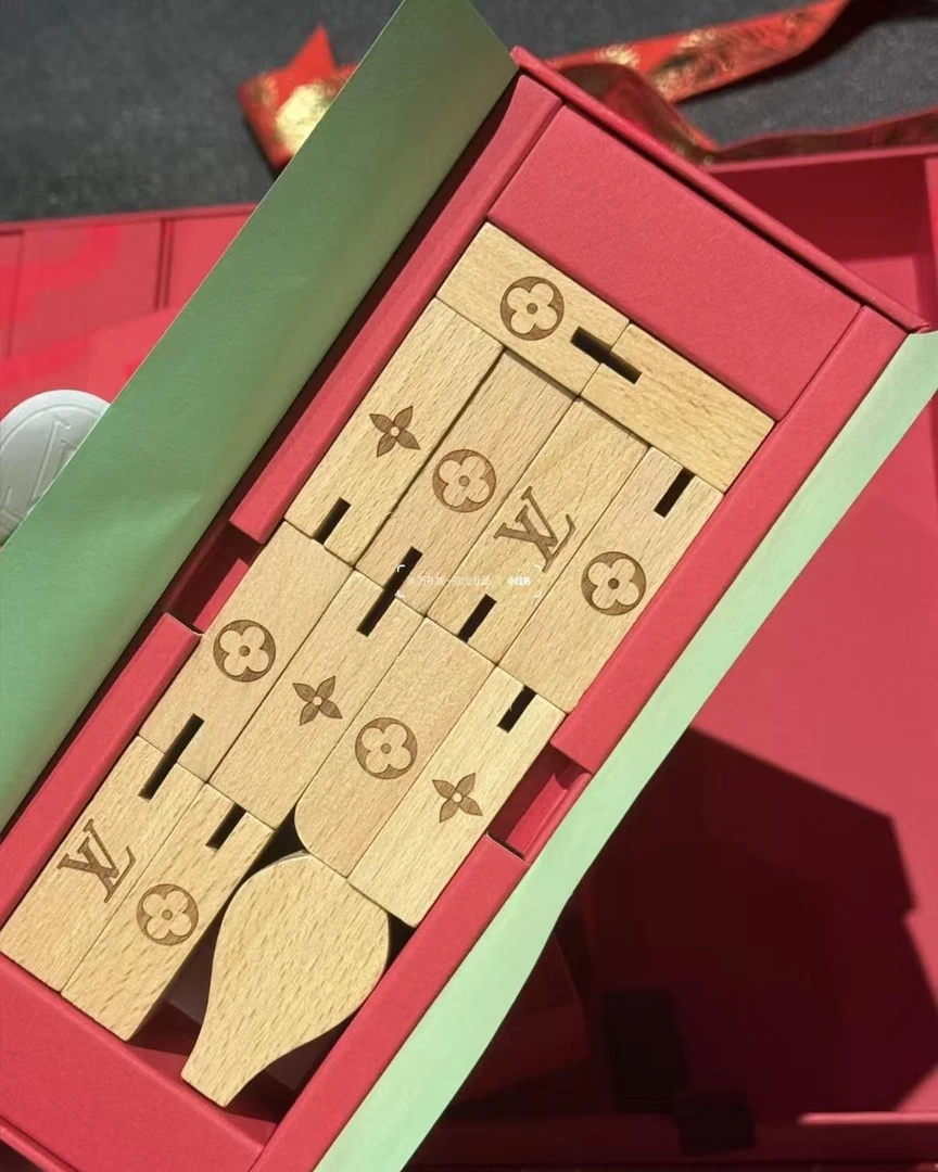 未使用 LouisVuitton/路易威登 VIC新春礼盒(积木/红包/对联)/JP