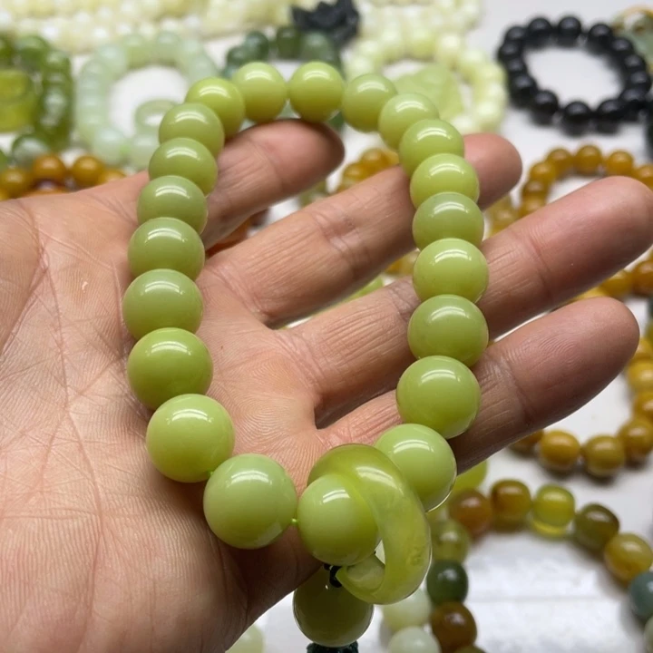 蛇纹石玉手持未镶嵌