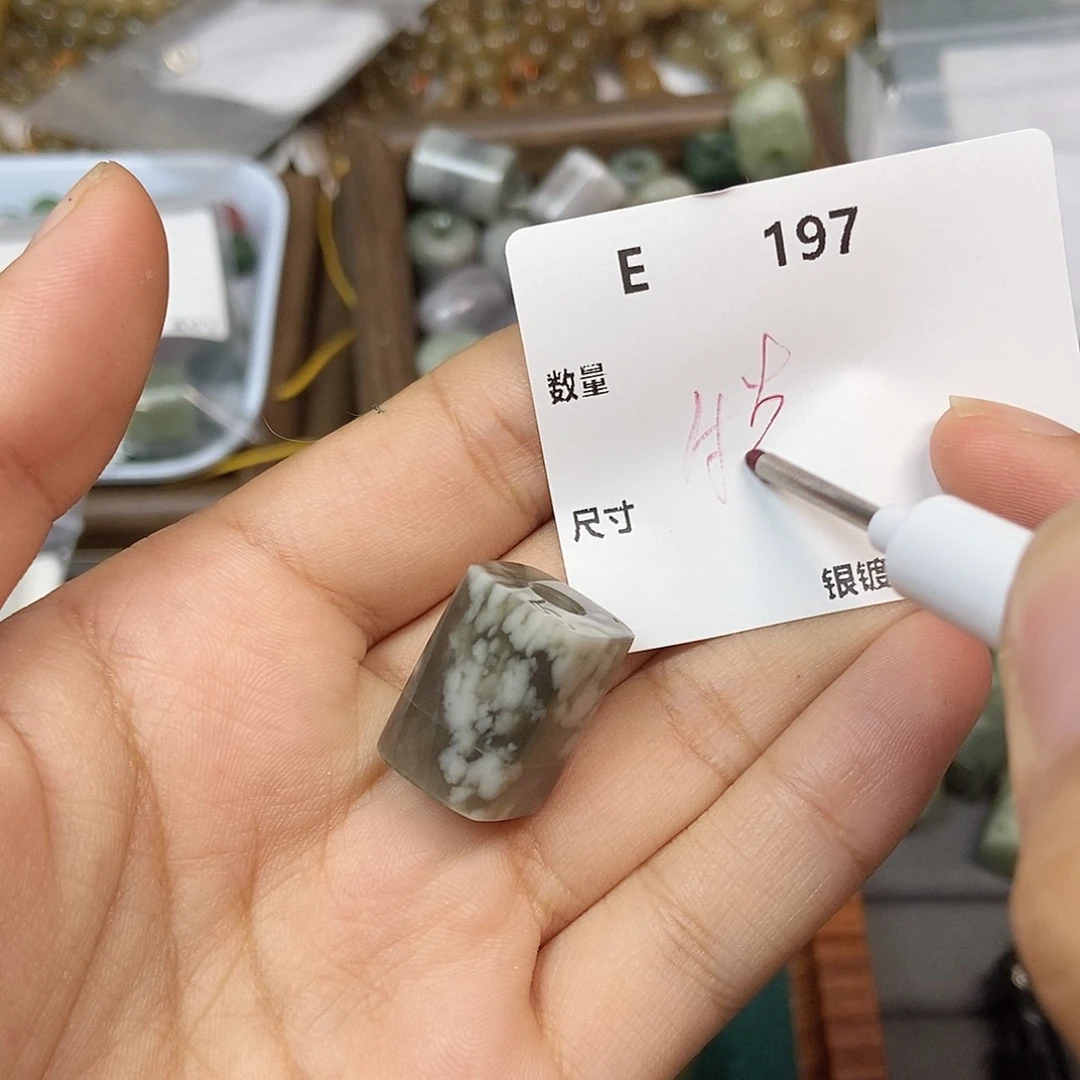 y***i颈饰银S925镶嵌水晶E197