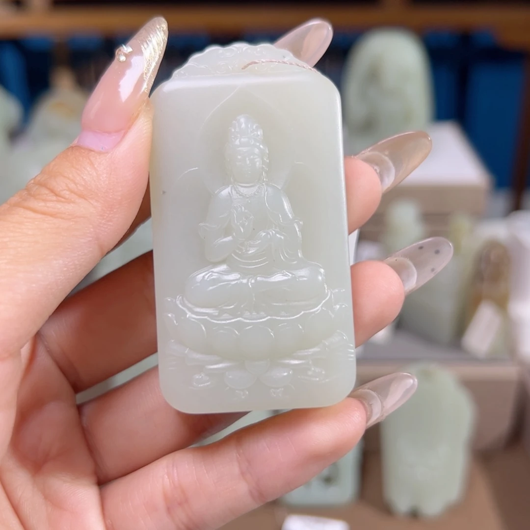 颈饰未镶嵌和田玉（糖玉）