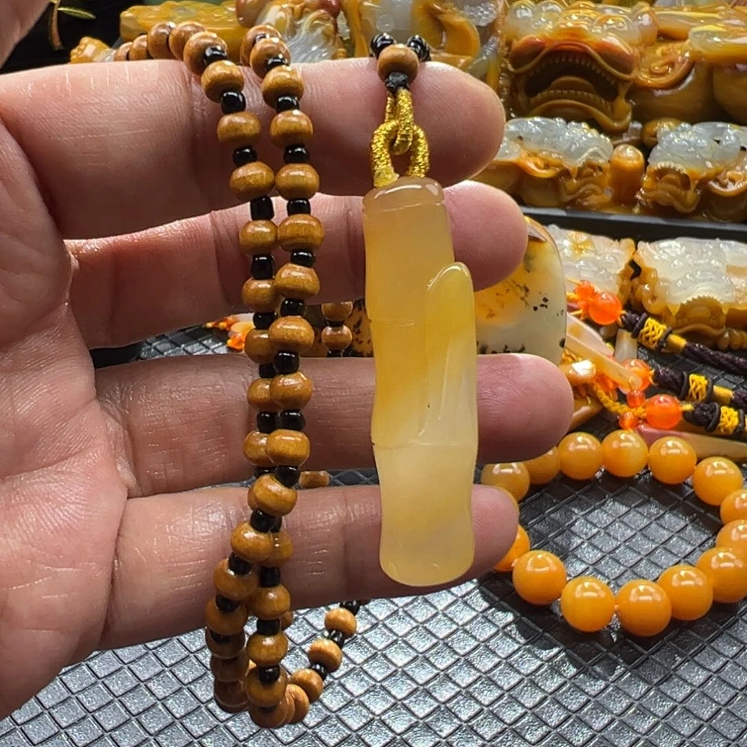 石英质玉未镶嵌颈饰