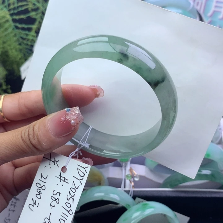 未镶嵌手镯翡翠天然翡翠手镯