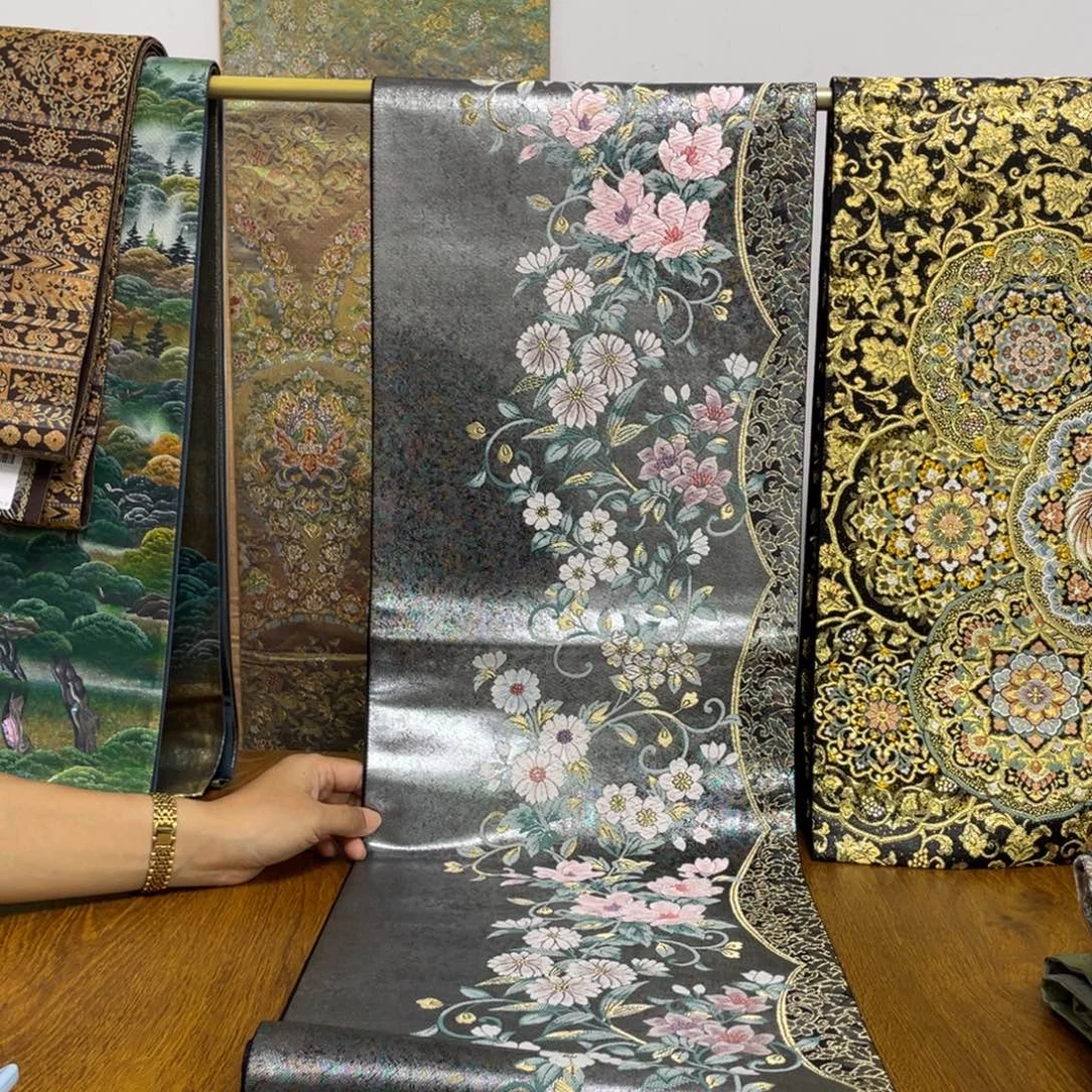 织绣织锦缎，织锦缎。织锦，