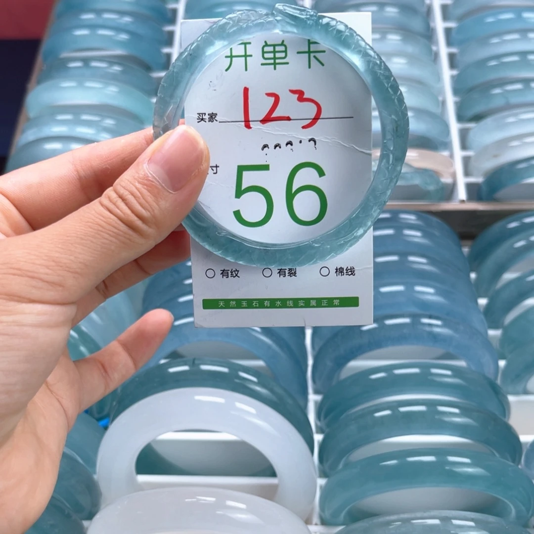 朵***.石英质玉未镶嵌手镯
