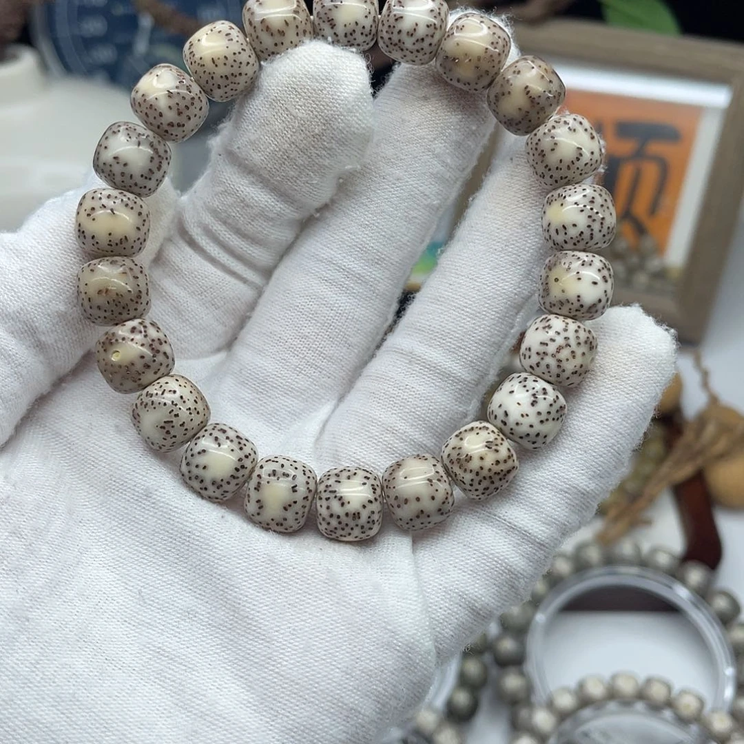 星月菩提手串10×9瓷白侧留白同枝M11