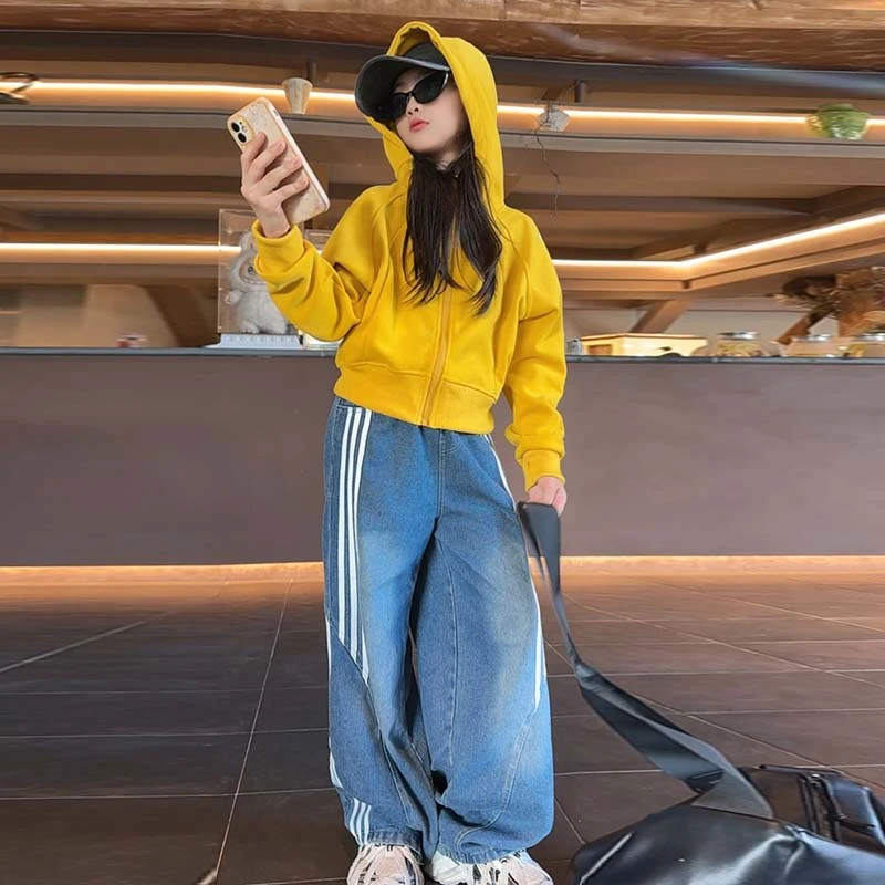 女童套装洋气炸街连帽外套短款开衫百搭牛仔弯刀裤2025女大童秋装