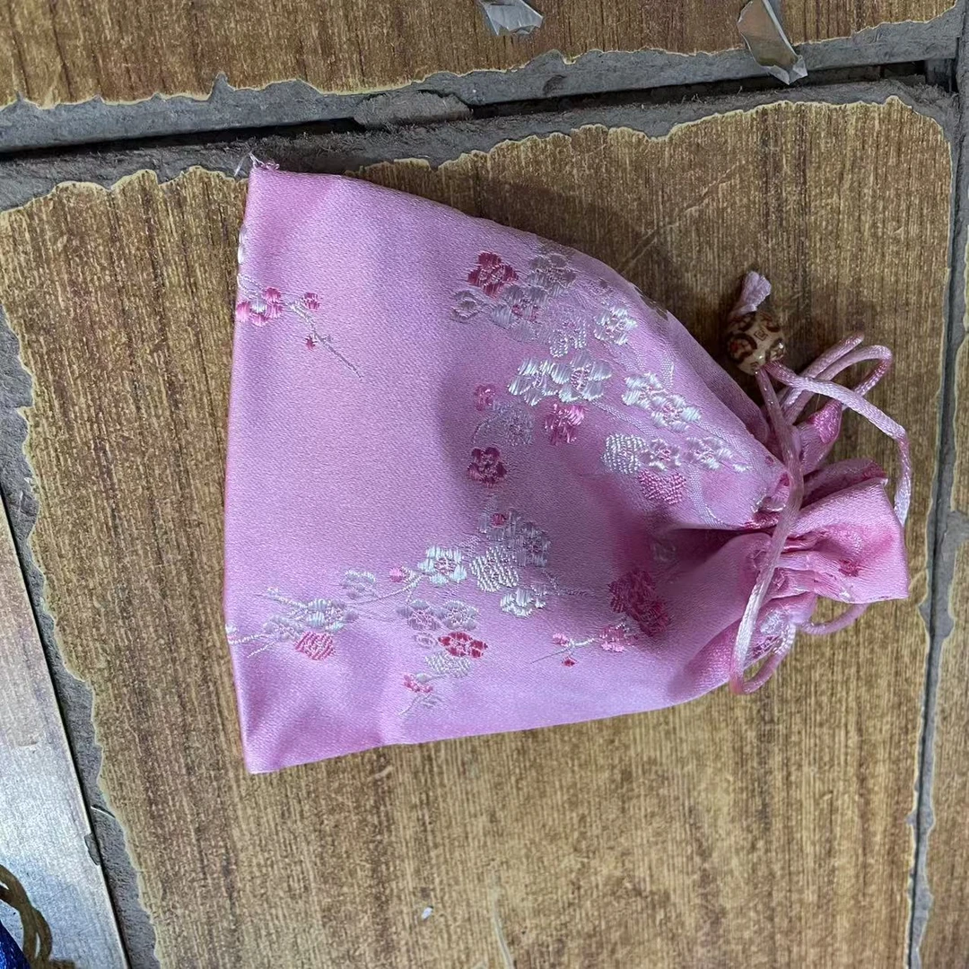 393-----红 袋 （指定内有物）家居摆件