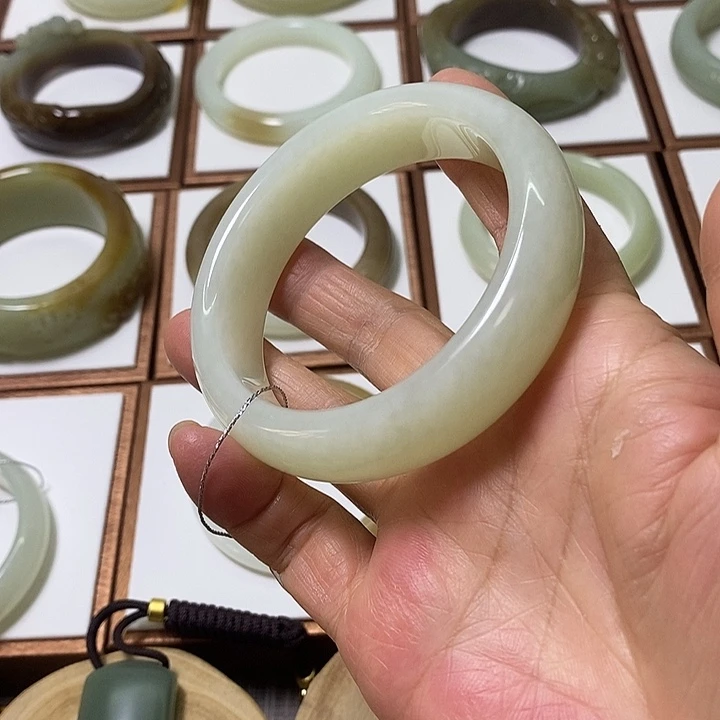 和田玉未镶嵌手镯新疆暧白