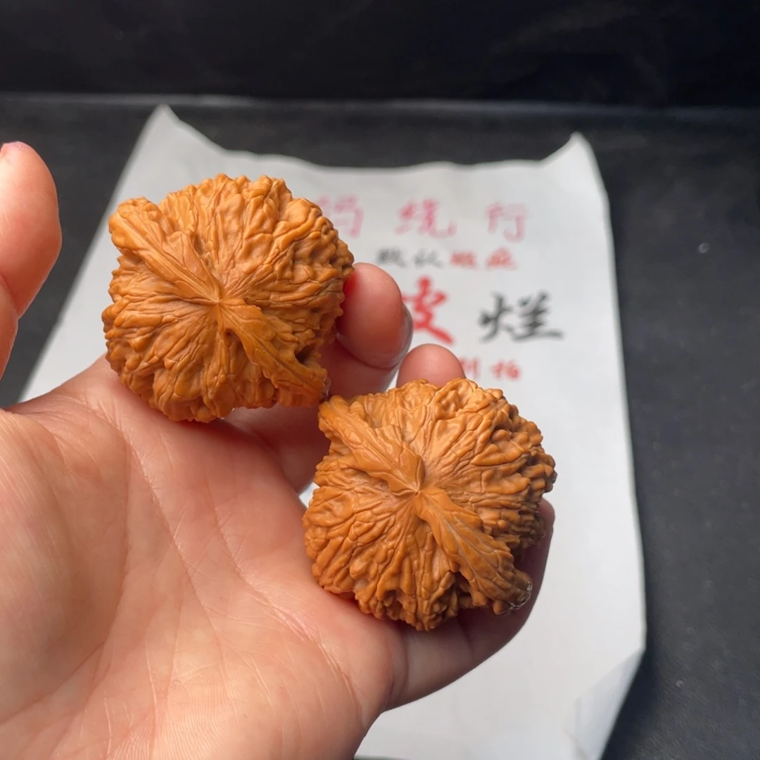 文玩核桃把件085。48白狮子