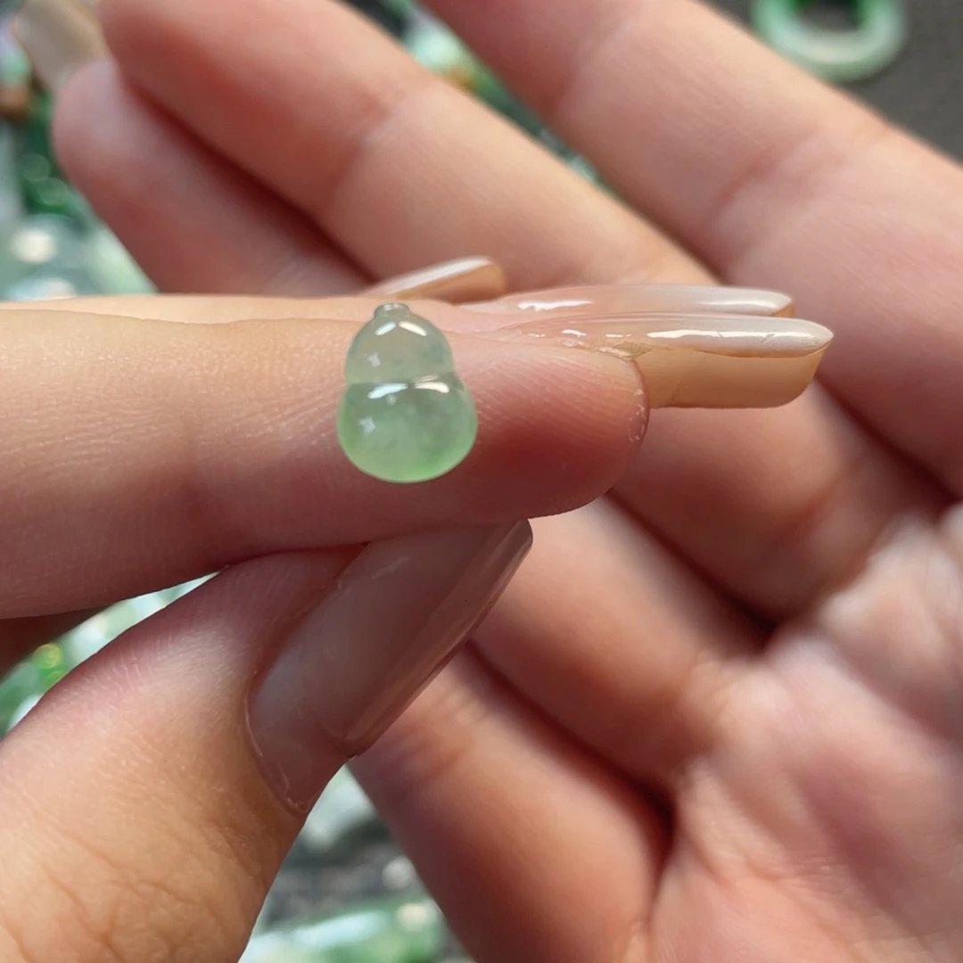 翡翠挂件未镶嵌   翡翠