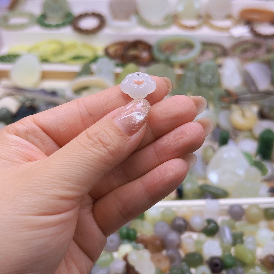 W***g和田玉未镶嵌吊坠(赠链)配饰