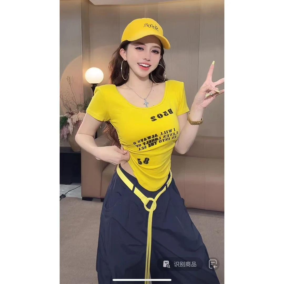 DACPAN-“线条美学”字母露背上衣 胸垫垫肩可拆 2025/盼·PP 77018