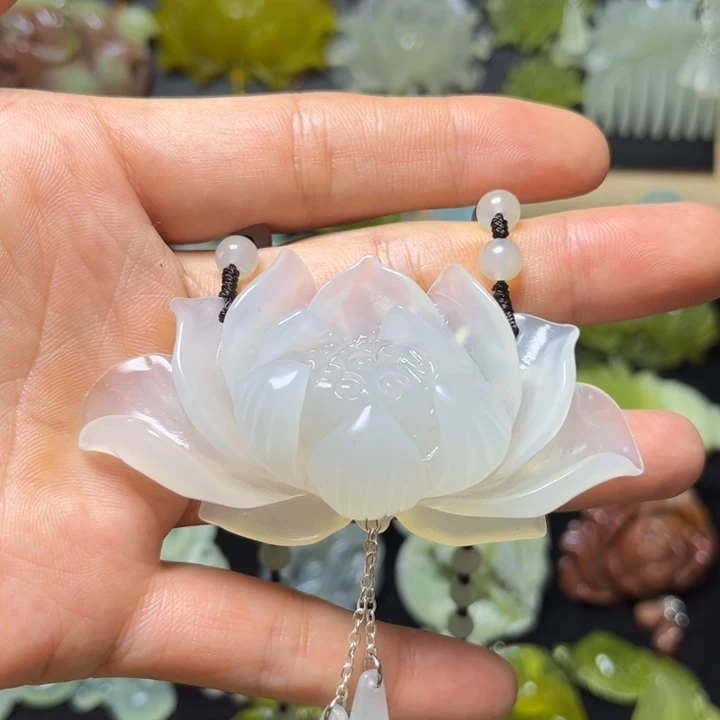 张***伟蛇纹石玉未镶嵌颈饰