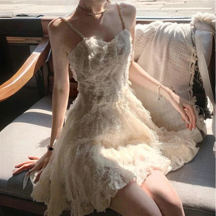 年性感气质高级感钻链羽毛吊带连衣裙女收腰显瘦旅行裙子时尚