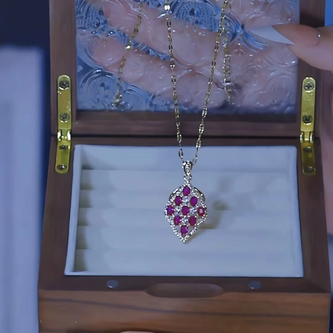 钛钢项链 新款树叶七彩锆石项链时尚轻奢小众设计彩色镶嵌项链