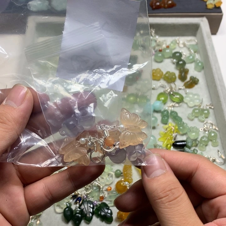 ****）合金蛇纹石玉耳钉