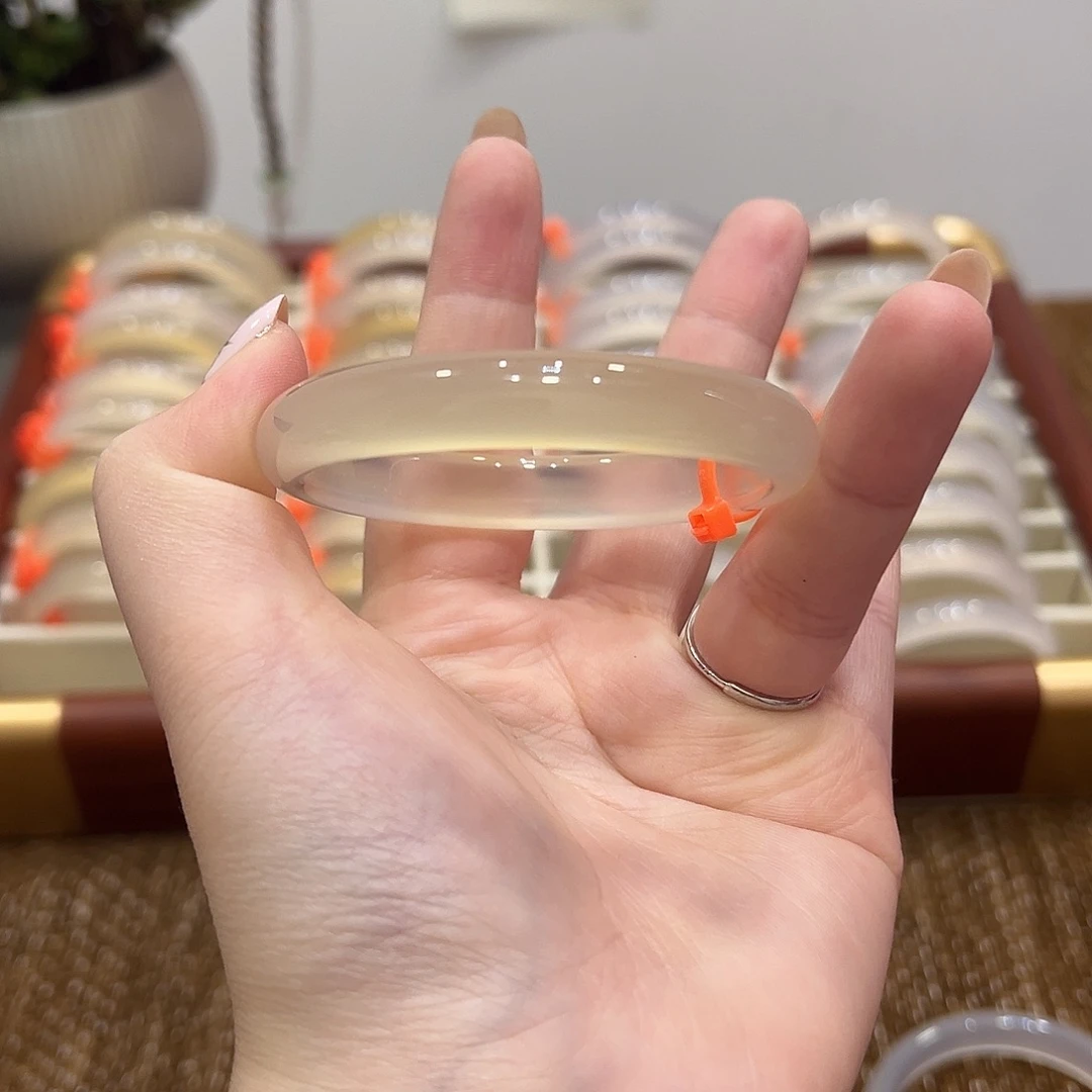 楟***玛瑙/玉髓未镶嵌手镯