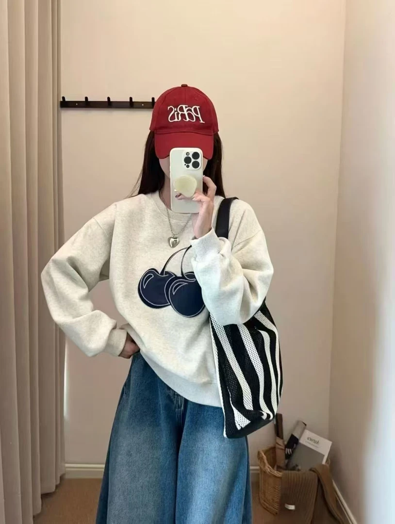 早秋卫衣樱桃贴布圆领卫衣
