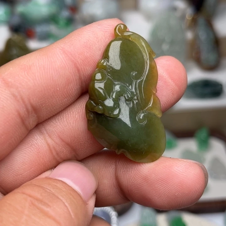 颈饰未镶嵌翡翠如意