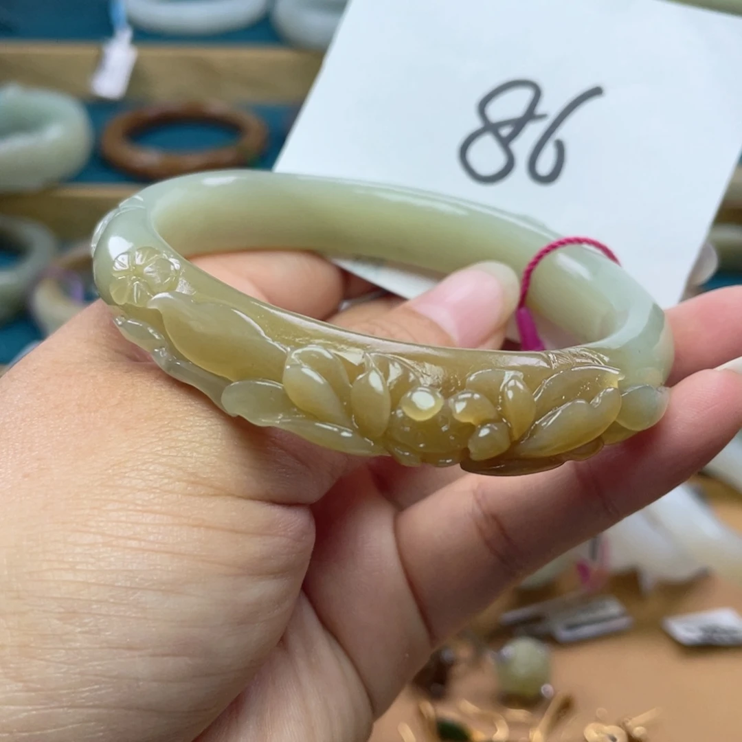未镶嵌手镯（贵妃镯）和田玉圈口64