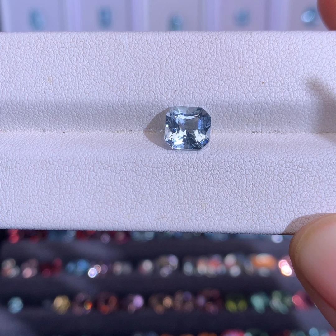 海蓝宝石笔搁未镶嵌1.555ct
