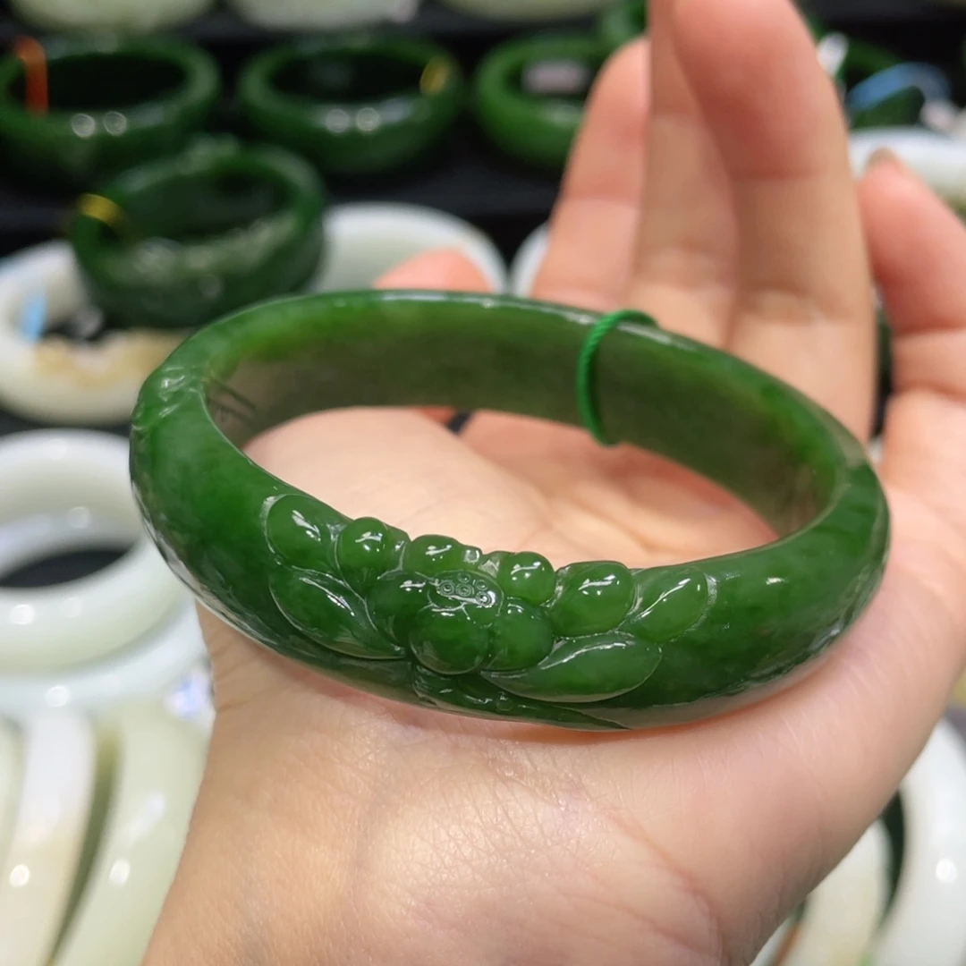 未镶嵌手镯和田玉85
