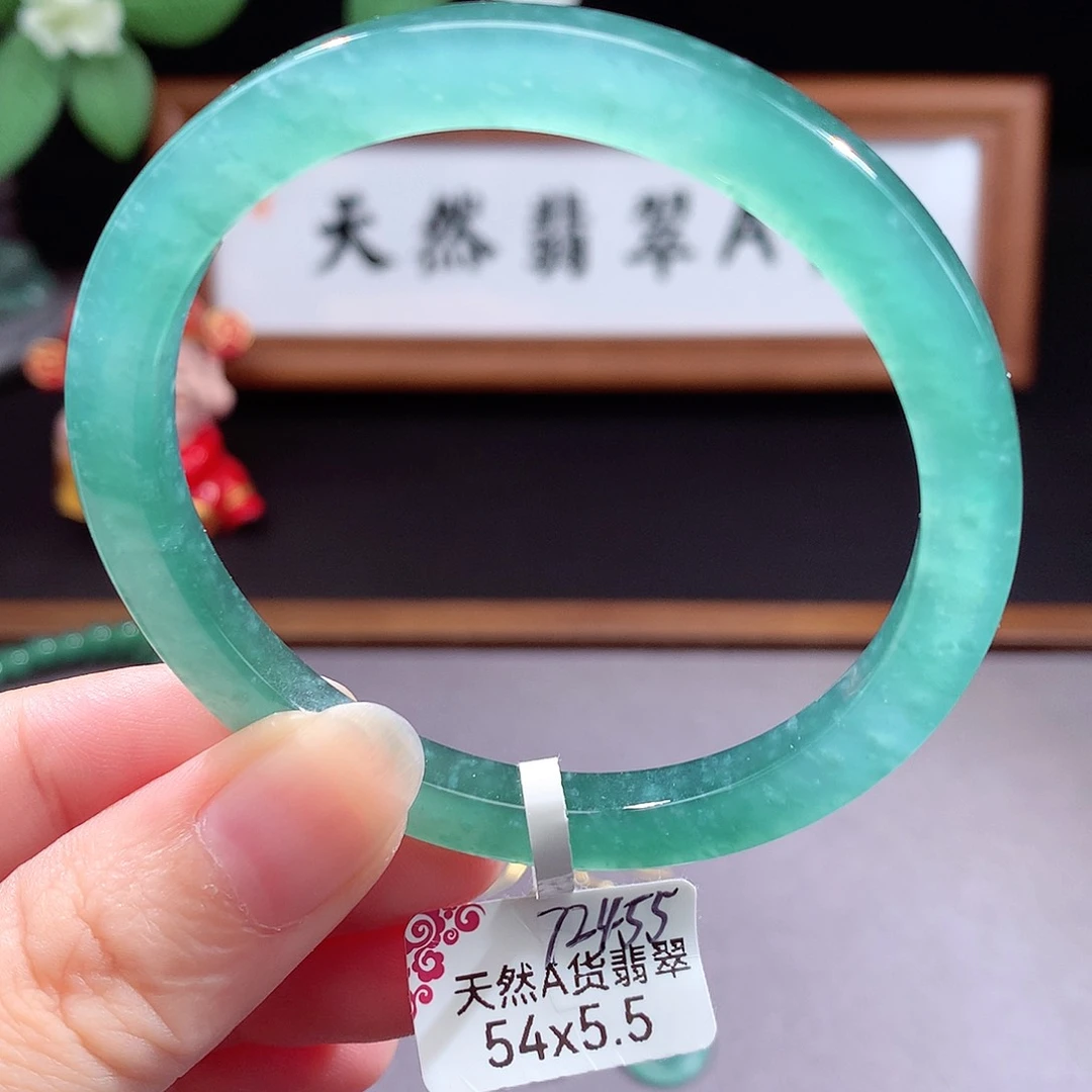 未镶嵌手镯（圆镯）翡翠