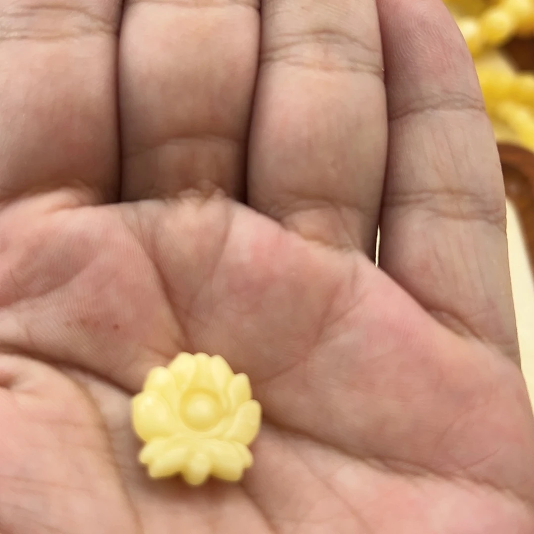 轻***浅蜜蜡未镶嵌珠宝奇石