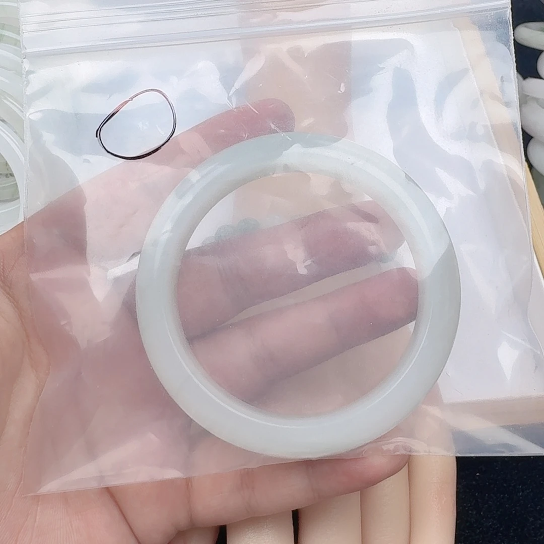 未镶嵌手镯石英质玉
