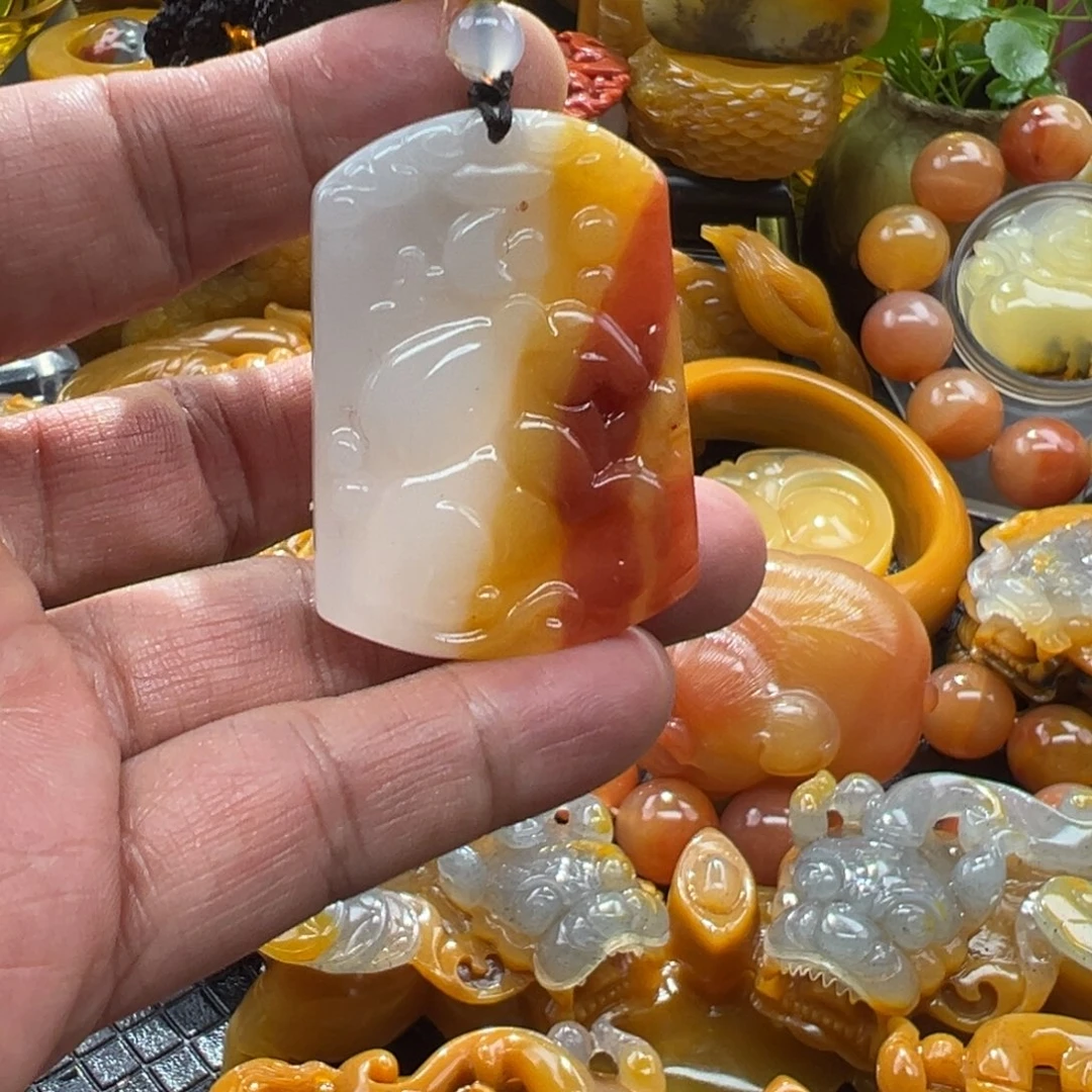 石英质玉未镶嵌颈饰