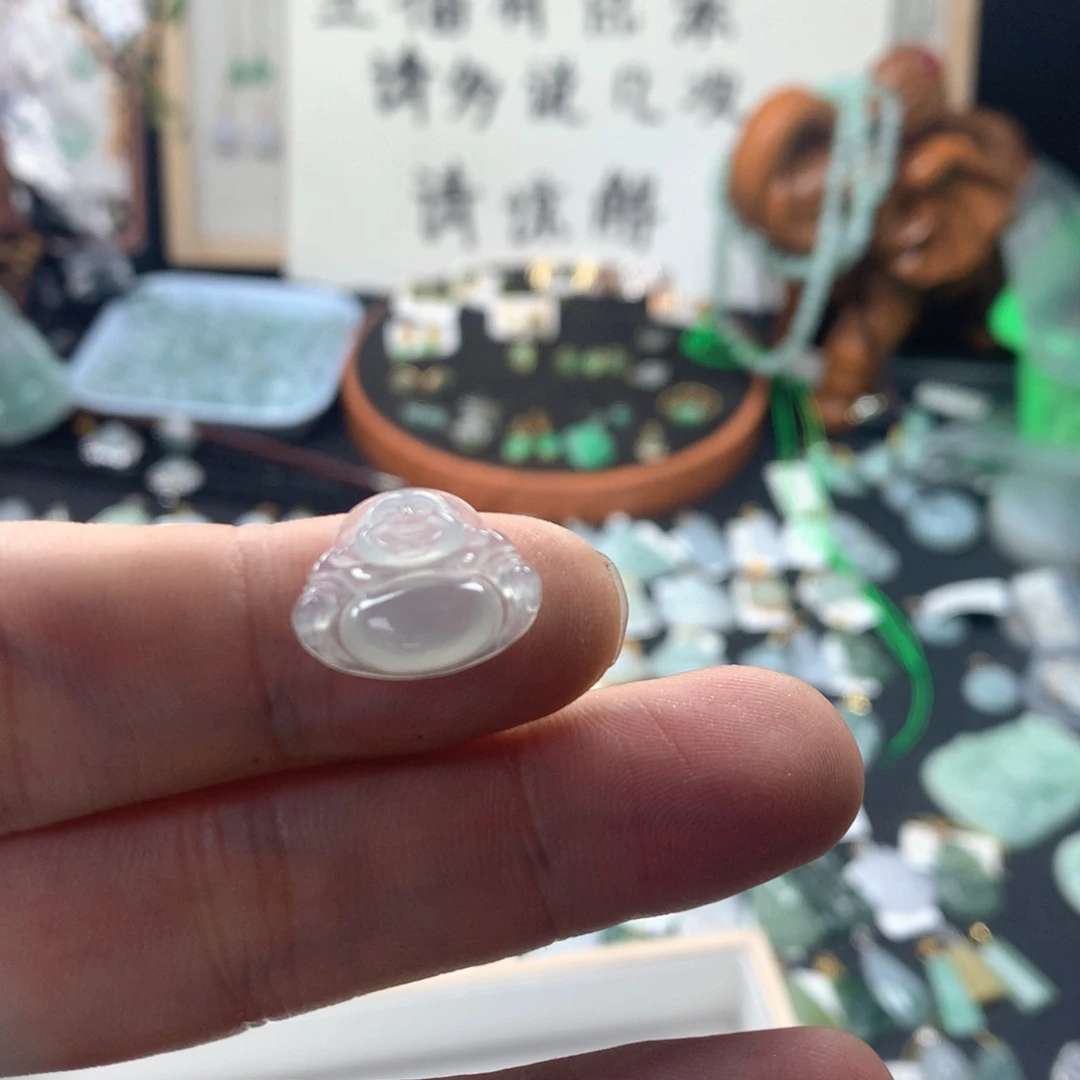 颈饰未镶嵌翡翠稳****?111111