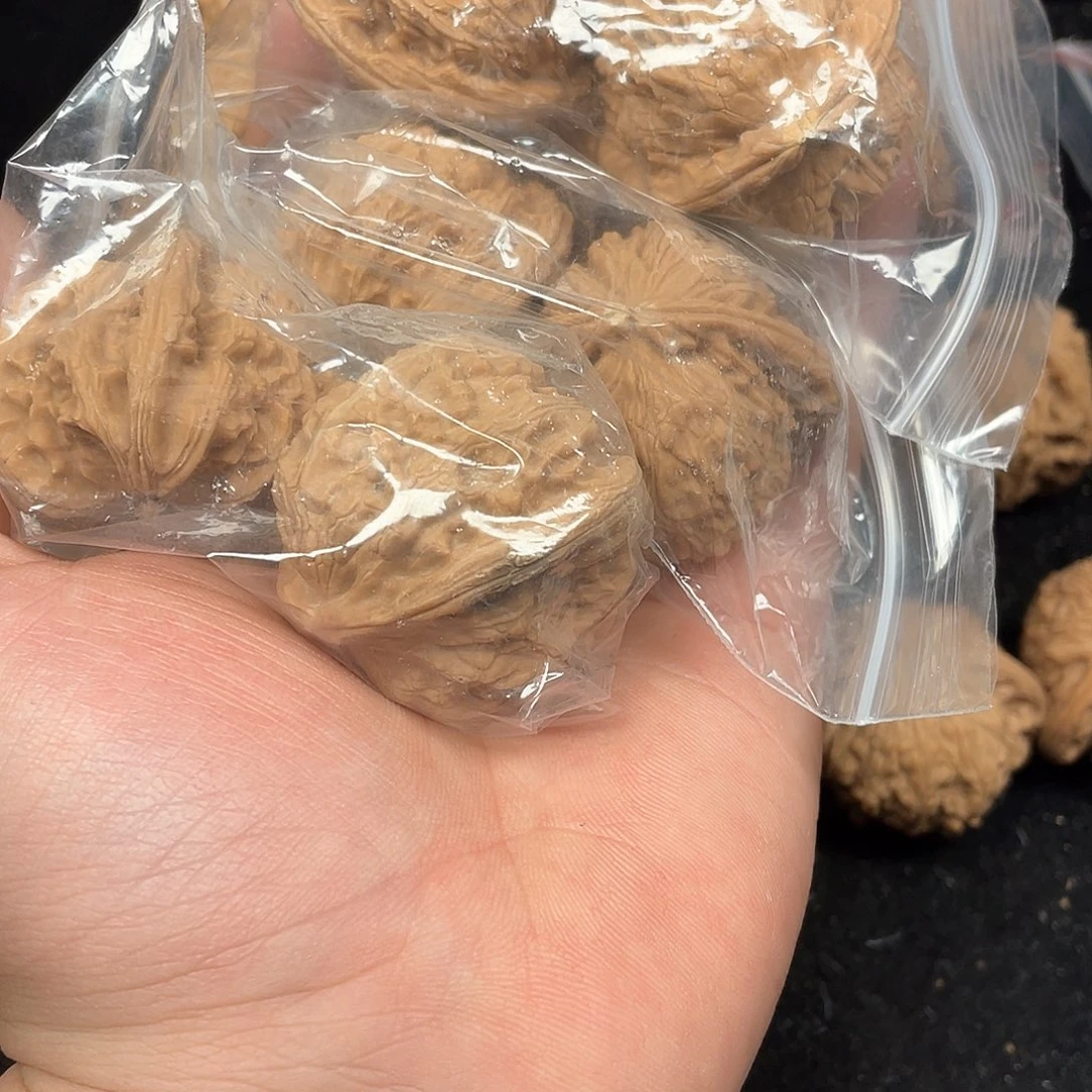 文玩核桃把件哇****a有黄白狮子