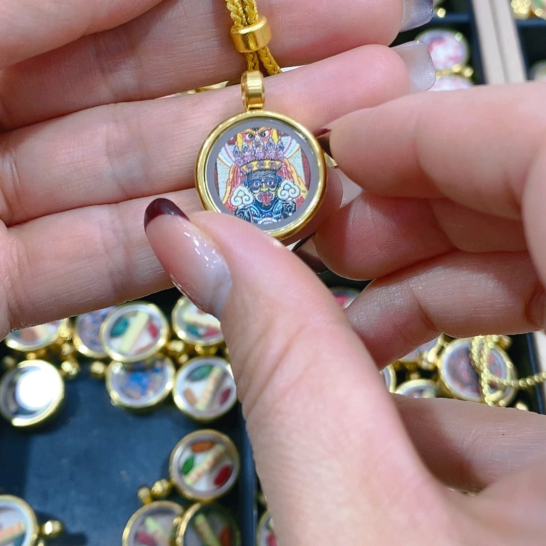 【闪购商品】吊坠单面1,5配金绳突突