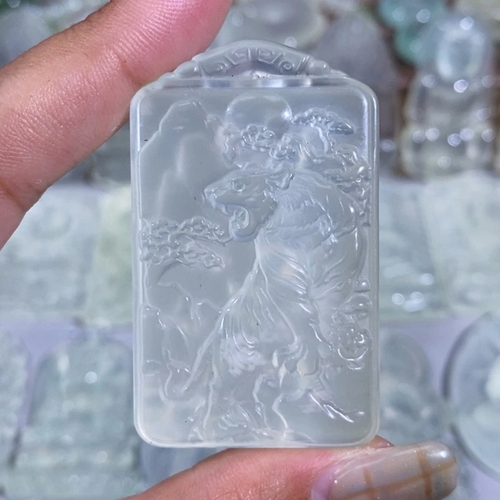 未镶嵌岫玉颈饰吊坠