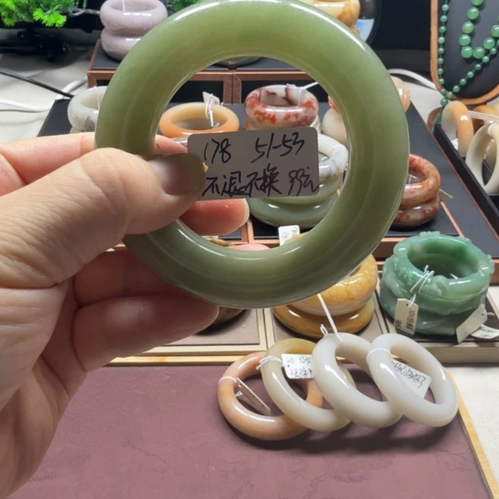 石英质玉未镶嵌手镯