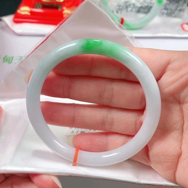 翡翠手镯未镶嵌   编号DH1133 圆条57