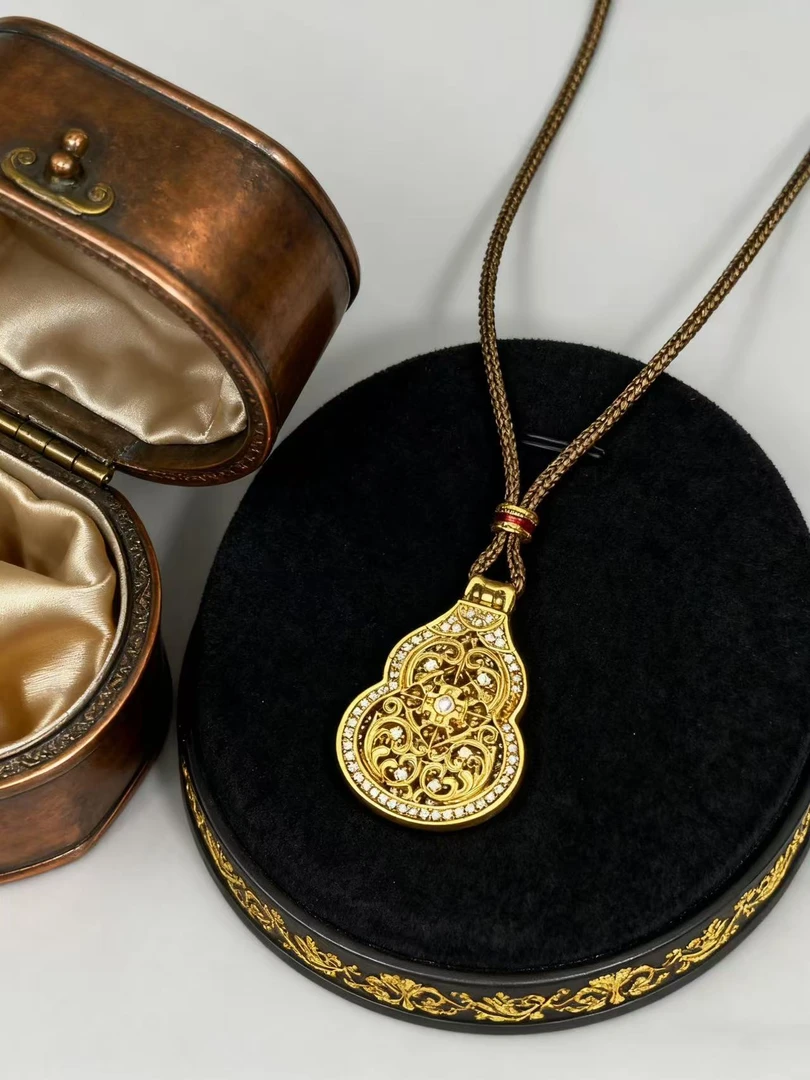 铜合金布艺项链 金色精致经典双面藏身气质