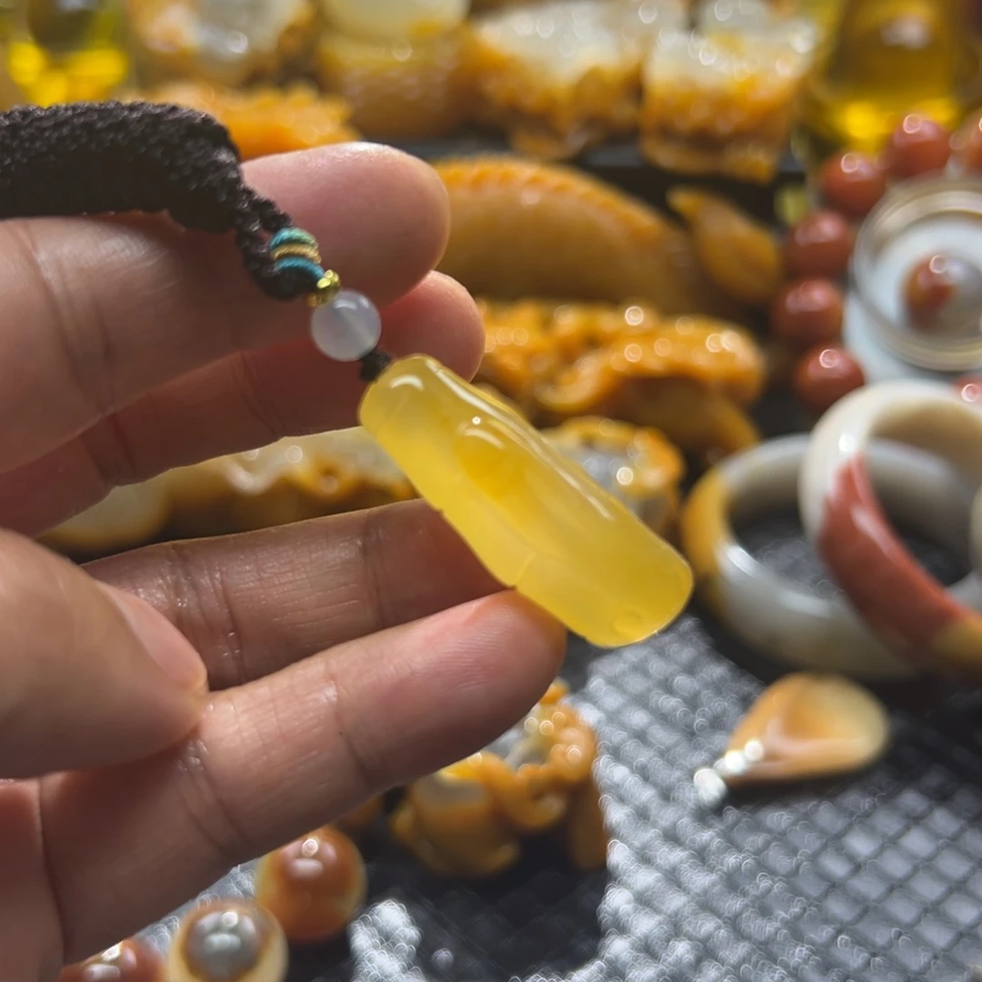 石英质玉未镶嵌颈饰