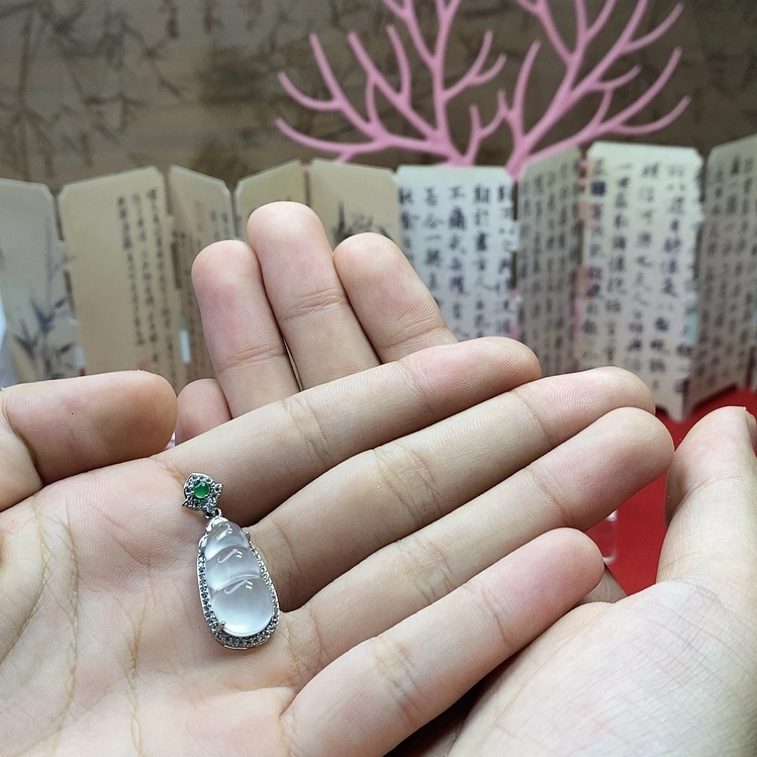 石英质玉未镶嵌吊坠(赠链)