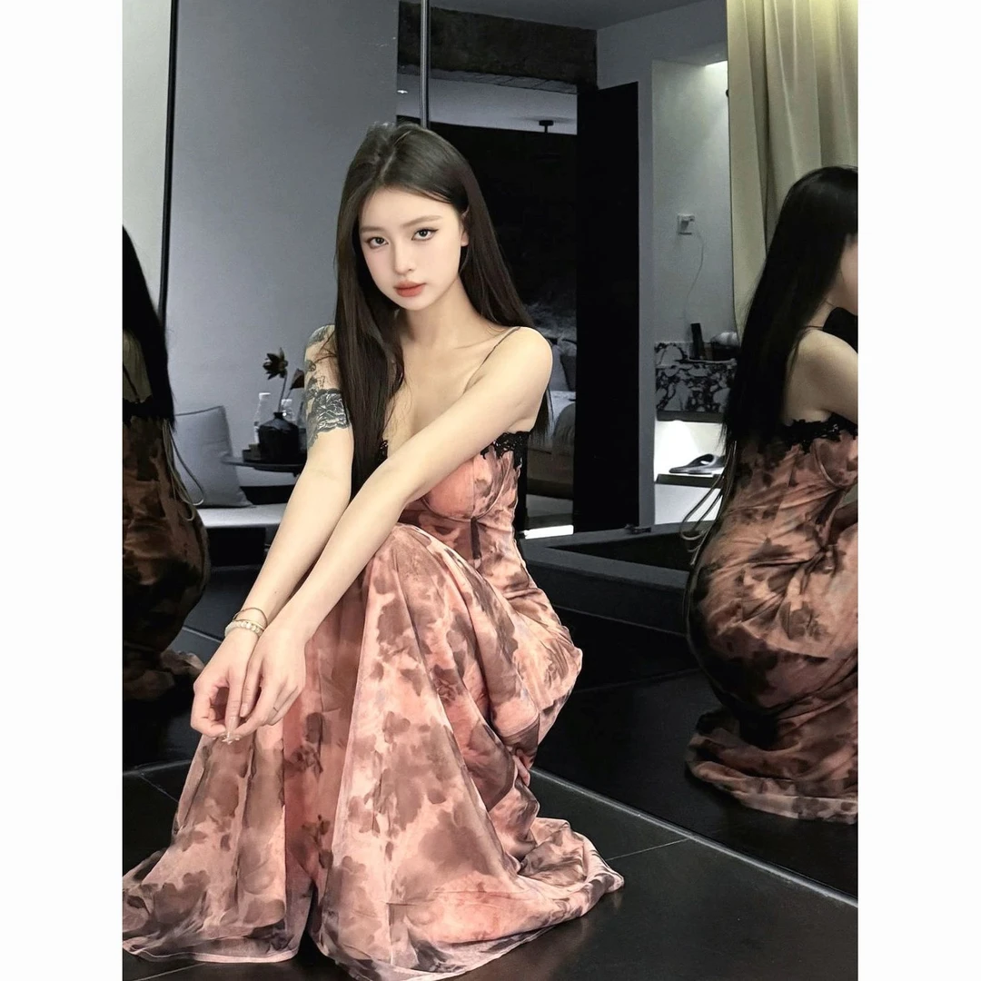 纯欲风蕾丝拼接扎染吊带连衣裙套装女夏薄款防晒开衫甜辣收腰长裙