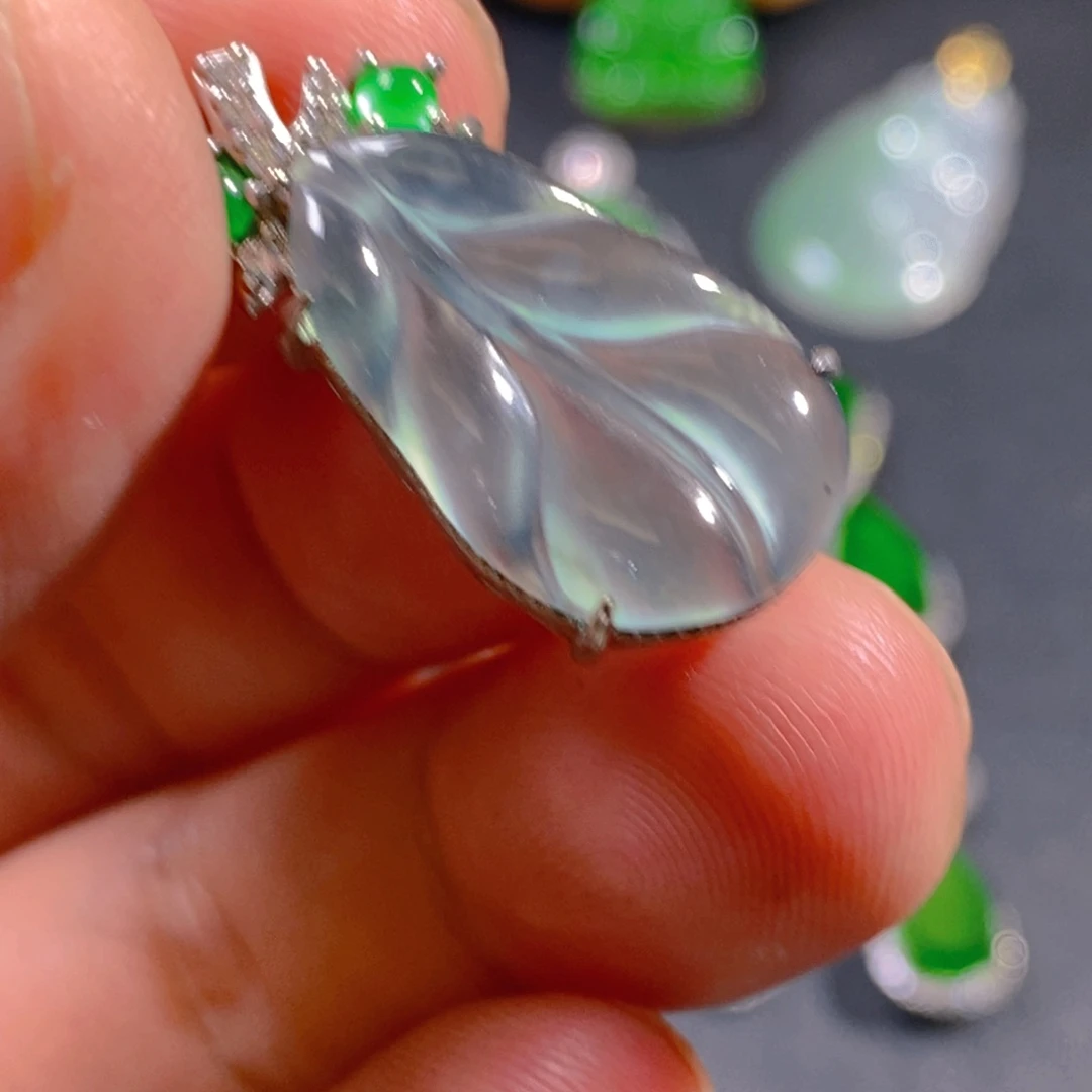 颈饰未镶嵌翡翠
