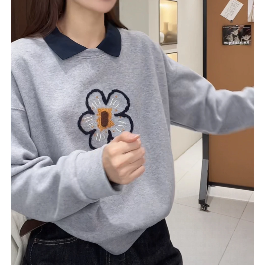 2025秋季新款宽松落肩袖刺绣花朵韩版圆领套头卫衣女显瘦百搭上衣
