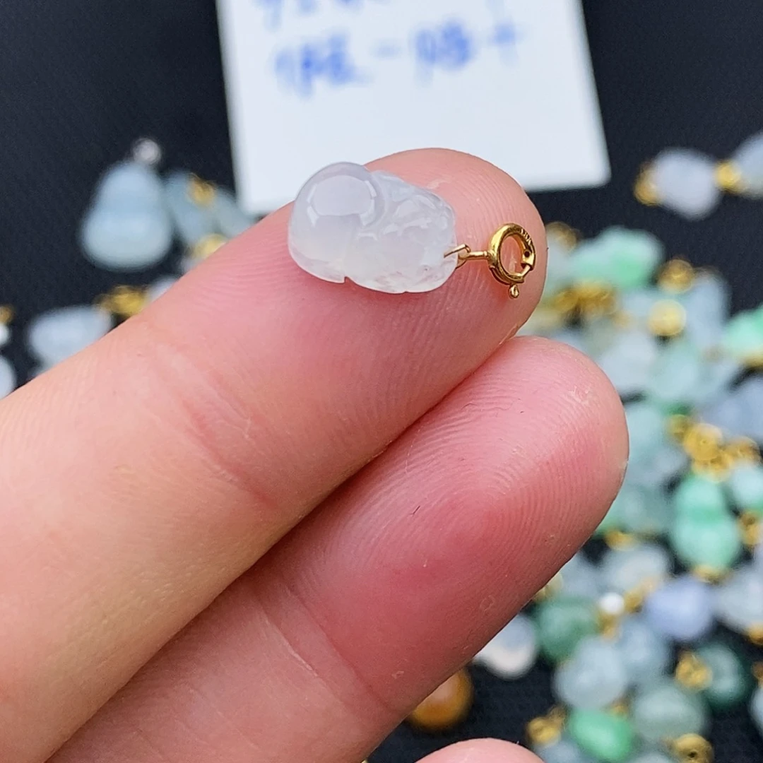 翡翠18K金镶嵌颈饰貔貅