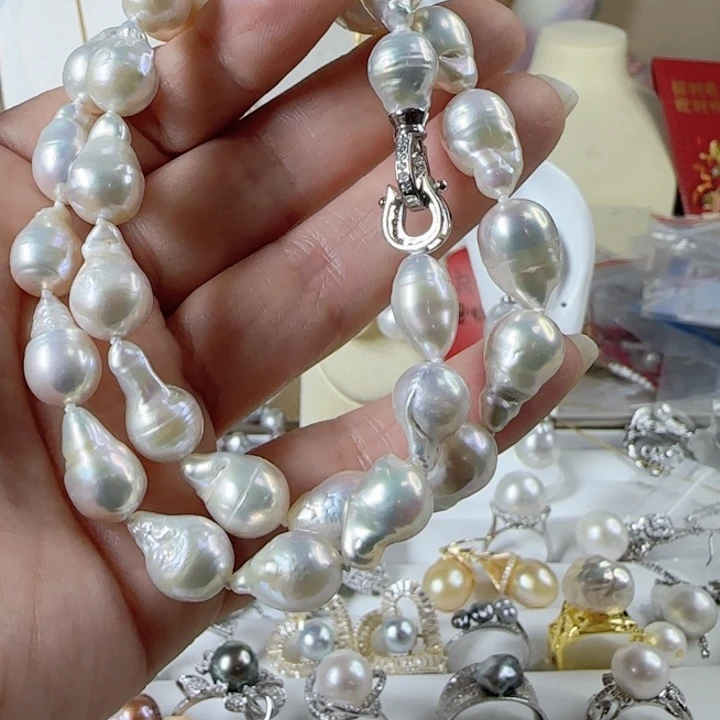 淡水珍珠极光炫彩小巴洛克项链有瑕疵未镶嵌有**?