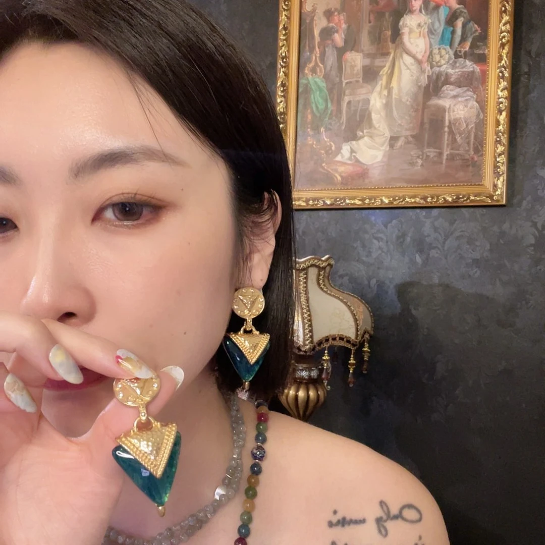 呱***蛙铜合金珐琅925银耳饰