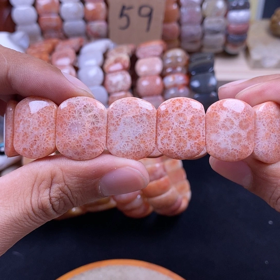 硅化珊瑚（珊瑚玉）未镶嵌手牌薇*娜