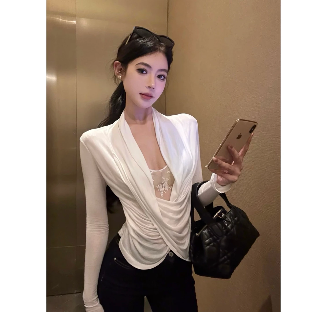 T00FARAWAY小众别致交叉荡领蕾丝拼接长袖上衣+修身微喇叭牛仔裤